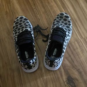 Athletic Unisex sneakers